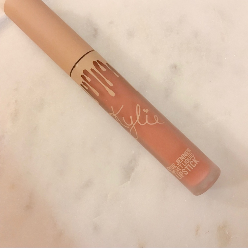 Kylie Cosmetics Velvet Liquid Lipstick “Naked”